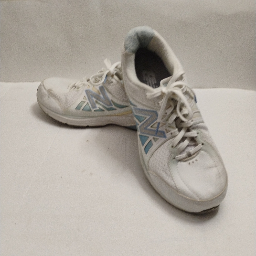New Balance 847v2 Women's Walking Shoe Sneaker Size 10